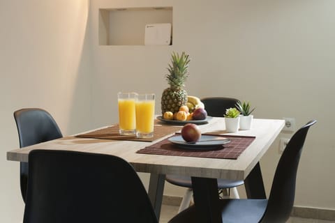 Apartment, 1 Bedroom | In-room dining
