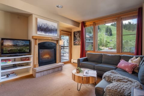 Welcome to Zephyr Mountain Lodge 2305