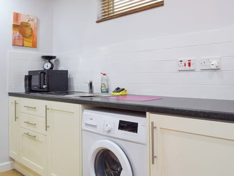 Well equipped kitchen area | The Studio, Long Hanborough, near Witney