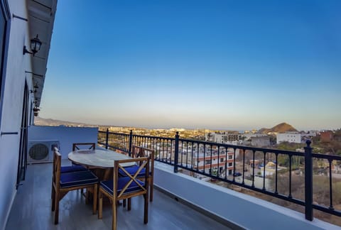Epic marina & Sea of Cortez panorama – largest balcony sunset cocktails await!