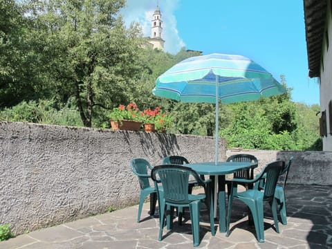 Umbrella, Property, Building, Table, Furniture, Real Estate, Patio, Tourism, Shade, Vacation