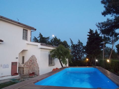 Sky, Plant, Building, Water, Azure, Blue, Tree, Swimming Pool, Window, Shade