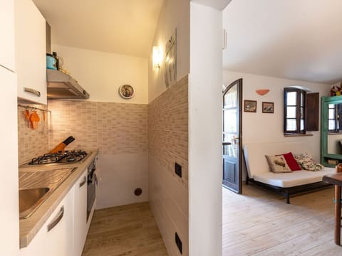 Picture Frame, Wood, Lighting, Building, Cabinetry, Flooring, Interior Design, Floor, Comfort, Hardwood