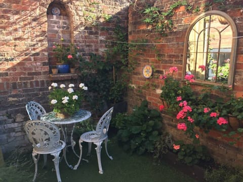 Courtyard garden