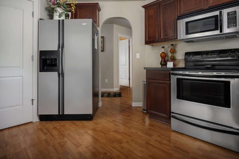 Cook delicious meals for breakfast, lunch, and dinner in this fully equipped kitchen. We suggest grabbing some ingredients from a local farm.