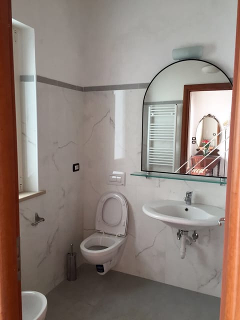 Standard Double Room | Bathroom | Hair dryer, bidet, towels, soap