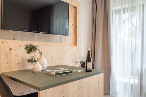 Deluxe Studio | In-room dining