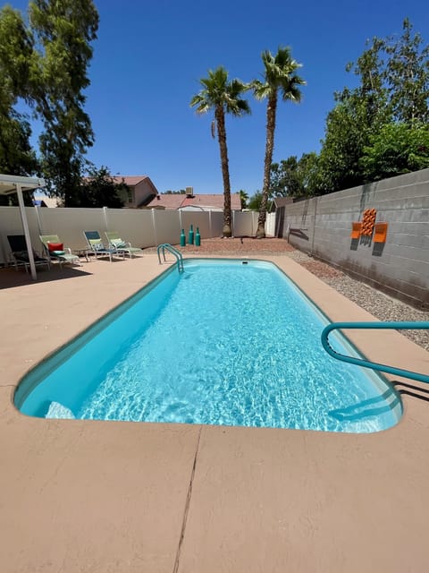 Private pool, loungers
