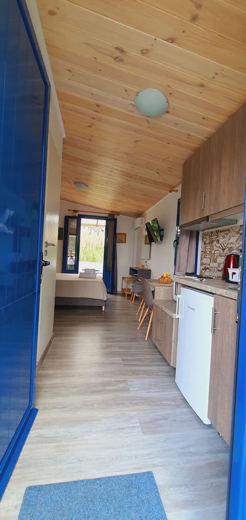 Economy Studio (#6) | Free WiFi, bed sheets