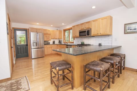 Great kitchen bar to start your day or just to enjoy time together.