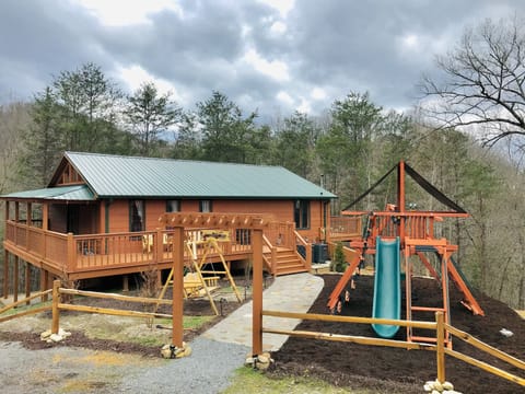 Daydream Hideaway Cabin 4 bed 3 bath with large playground & wraparound porches.