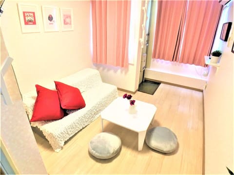 Room (/9) | Living area | Flat-screen TV