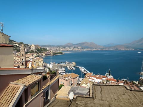 Town, Roof, Sky, Sea, Property, City, Coast, Vacation, Urban Area, Tourism