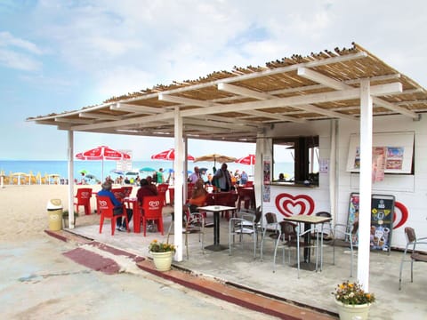 Snow, Sky, Building, Window, Mountain, Wood, Slope, House, Leisure, Cottage
