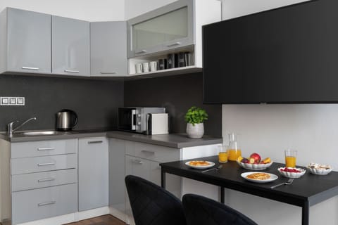 Comfort Apartment | Private kitchen | Mini-fridge, microwave, stovetop, espresso maker