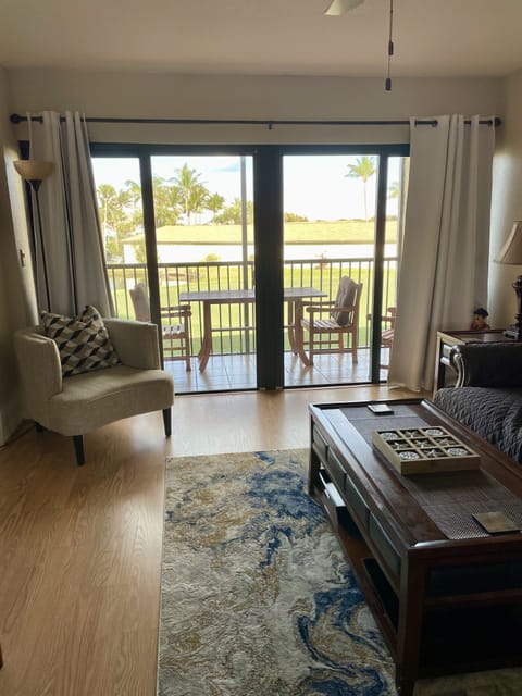 Living room with 1st hole view