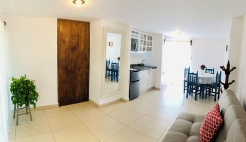 Deluxe Suite | Living area