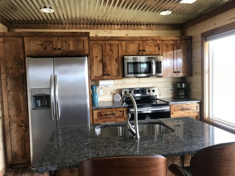 This kitchen is equipped with everything you need. 
