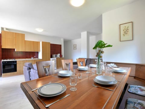 Room, Property, Furniture, Interior Design, Building, Table, Dining Room, House, Real Estate, Hardwood