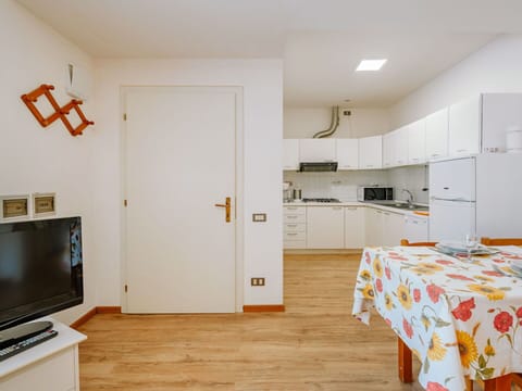 Property, Cabinetry, Wood, Lighting, Interior Design, Flooring, Floor, Wall, Hardwood