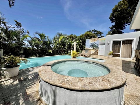 Welcome to ✨CASA COCO-OLAS✨  Superior 3 Master with Hot Tub @ Casa Linda