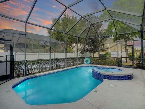 Pool is heated to 86 and hot tub 101 at no extra charge - lit for night swimming