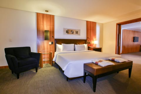 Presidential Suite | Minibar, in-room safe, individually furnished, desk