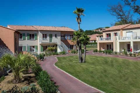 The lovely pathways are perfect for an energizing stroll in the morning.