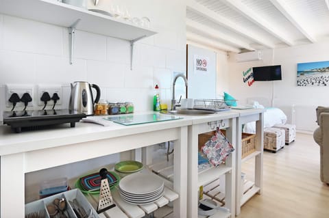 Studio with partial Sea View, Balcony | Private kitchenette | Coffee/tea maker, electric kettle