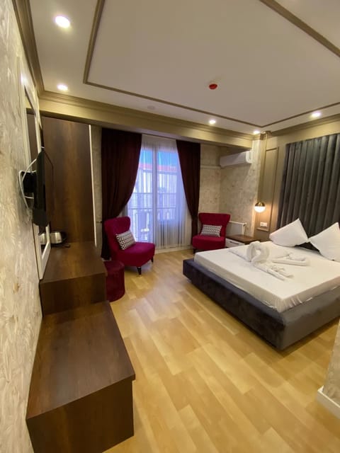 Standard Double Room | Iron/ironing board, free WiFi, bed sheets