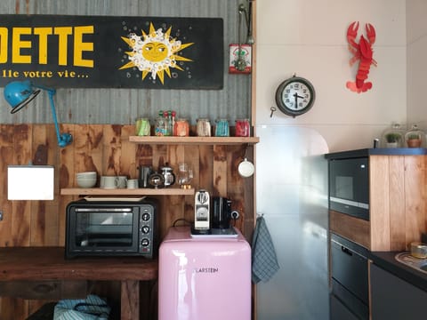 Cottage (Chez Léon) | Private kitchen | Full-size fridge, microwave, oven, stovetop
