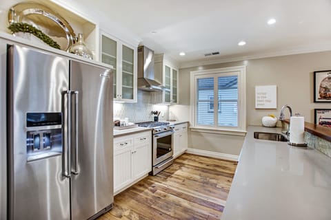 Gourmet Kitchen/Brand New Appliances