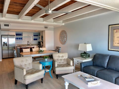 First floor living room for 6 people 