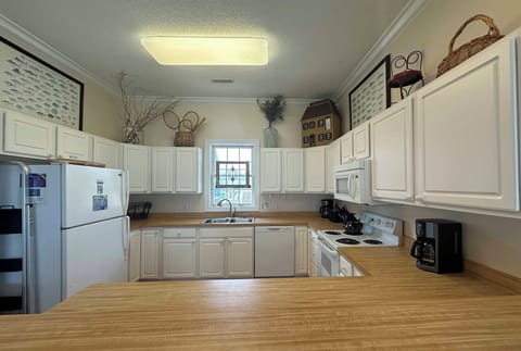 A fully equipped kitchen