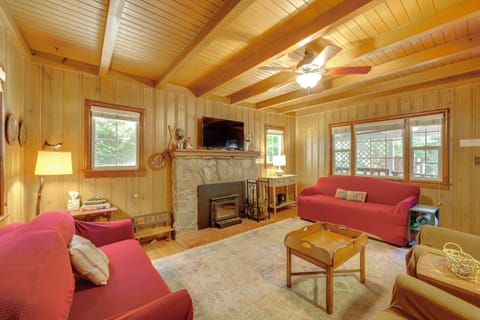 Lake Arrowhead Vacation Rental | 2BR | 1BA | 850 Sq Ft | Stairs Required