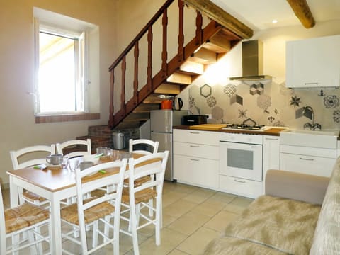 Room, Furniture, Property, Building, Floor, Interior Design, Countertop, House, Kitchen, Home