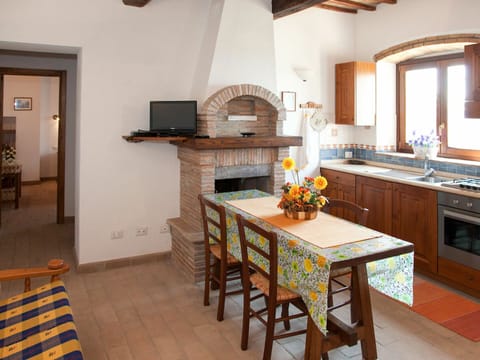 Room, Furniture, Property, Building, Countertop, Interior Design, Floor, Kitchen, Cabinetry, House