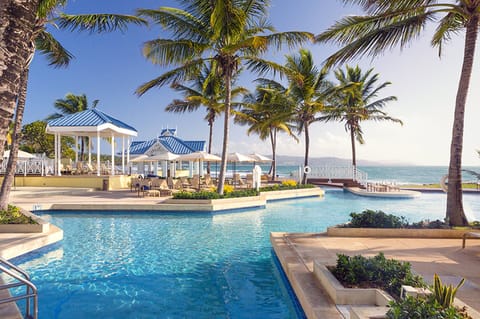 3 outdoor pools, pool umbrellas, sun loungers
