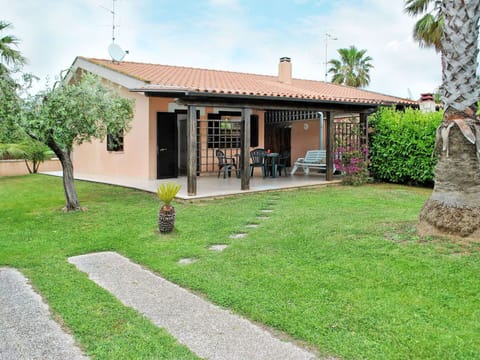 Property, House, Building, Home, Real Estate, Yard, Residential Area, Grass, Backyard, Land Lot