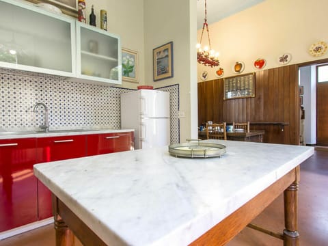 Countertop, Room, Property, Furniture, Kitchen, Building, Interior Design, House, Floor, Cabinetry