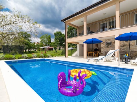 Water, Sky, Cloud, Property, Building, Swimming Pool, Plant, Azure, Outdoor Furniture, Body Of Water