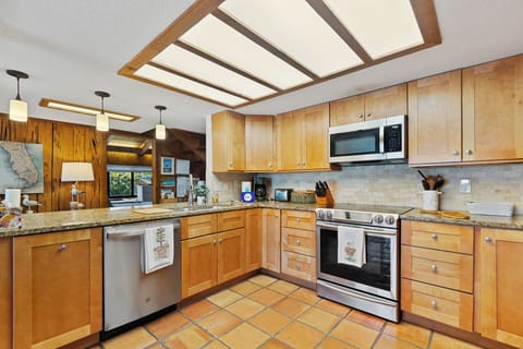 Fully equipped kitchen.