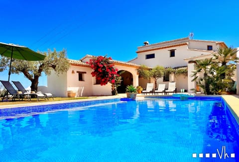 Villa Mariposa from outside — the rustic Mediterranean charm that welcomes you the moment you arrive in Benissa.