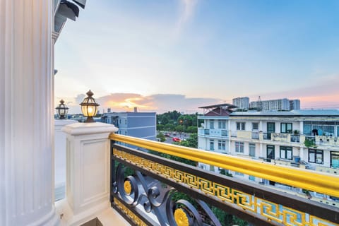 Luxury Room, 1 King Bed, Balcony, City View | Minibar, desk, blackout drapes, WiFi (free)