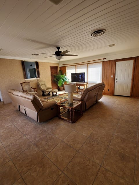 Spacious Family Room 