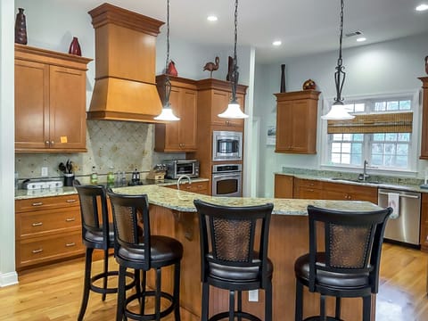 Kitchen counter eating area