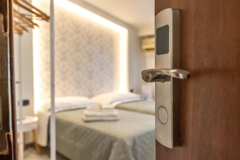 Comfort Double or Twin Room, 1 Bedroom, Non Smoking, Garden Area | Down comforters, desk, soundproofing, cribs/infant beds