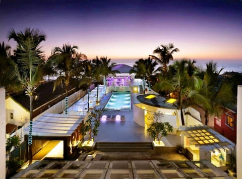 Outdoor pool, open 8:00 AM to 10:00 PM, free cabanas, sun loungers