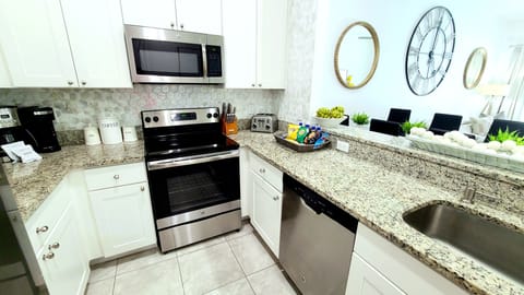 Modern Fully Equipped Kitchen