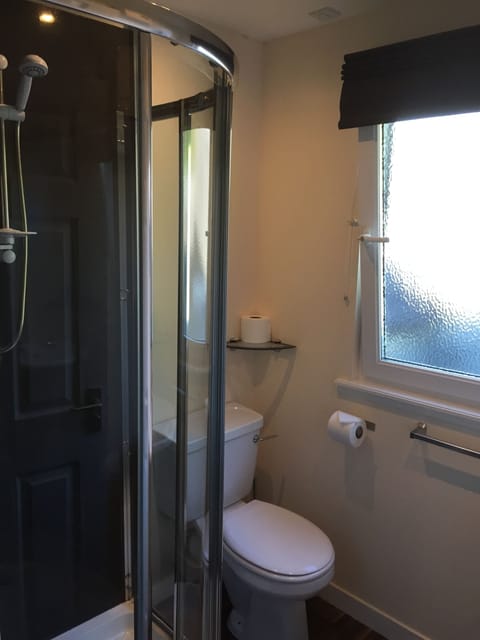 Standard Single Room, Ensuite | Bathroom | Towels